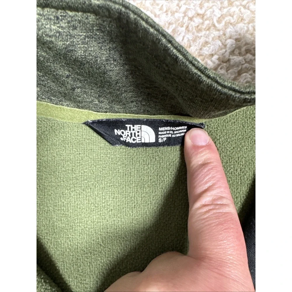 The North Face Men's S Green Heather 1/4 Zip Mock Neck Zip Pocket